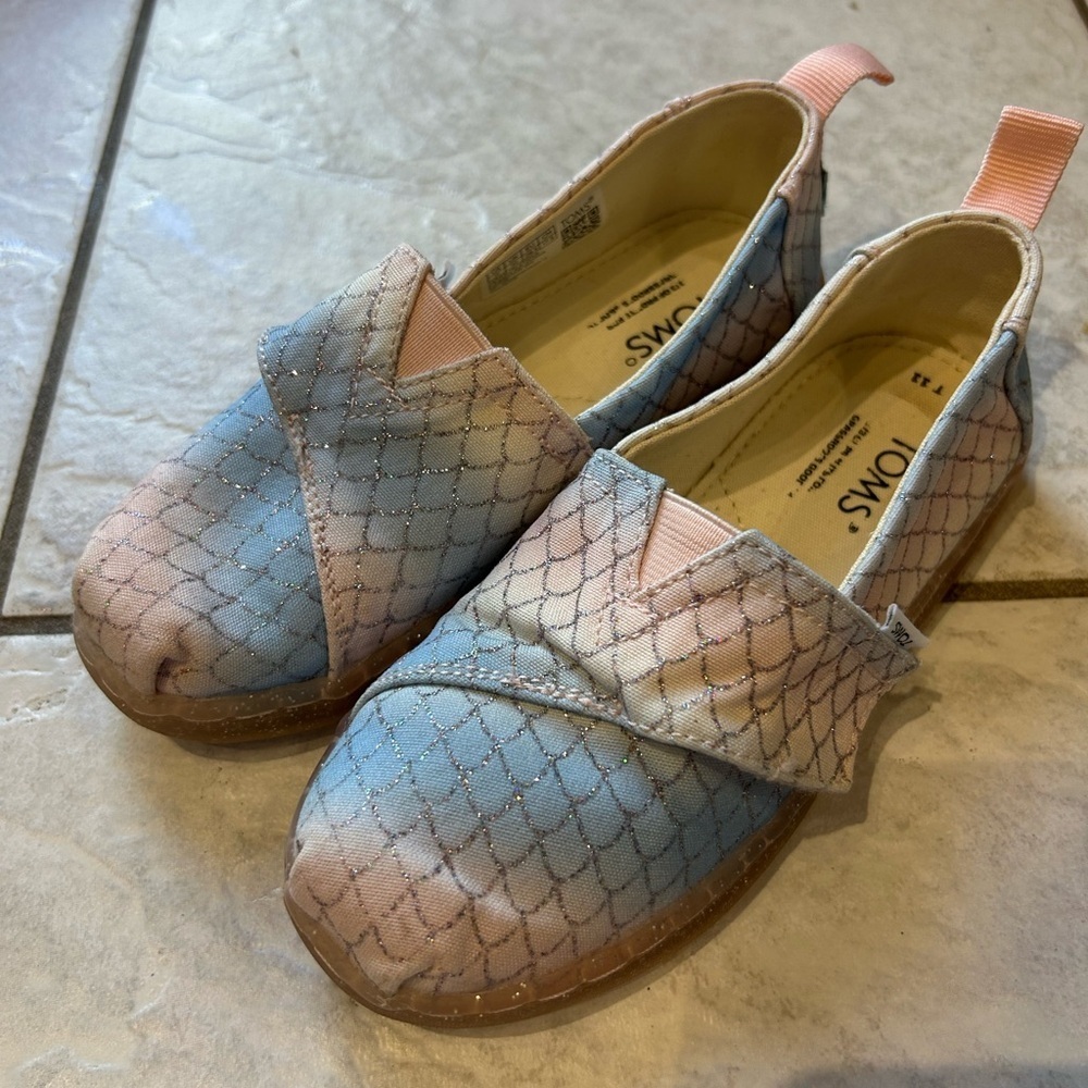 Pink and Blue atoms with Sparkly Scale Pattern, Sz 11